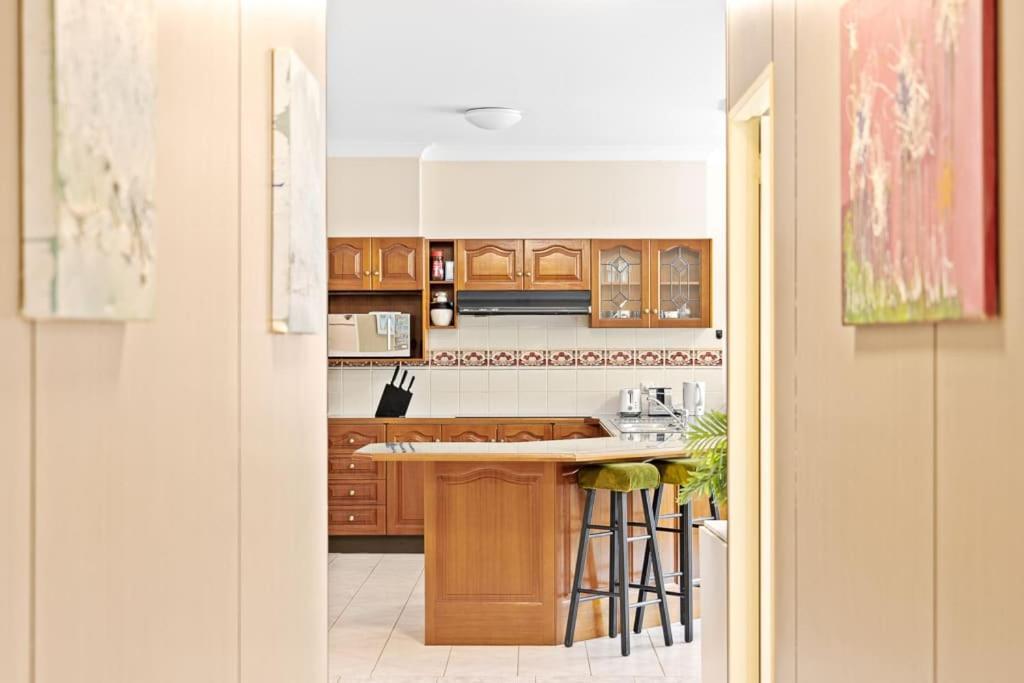 Double In Gordon Near Train & Bus Sleeps 1 * Pymble