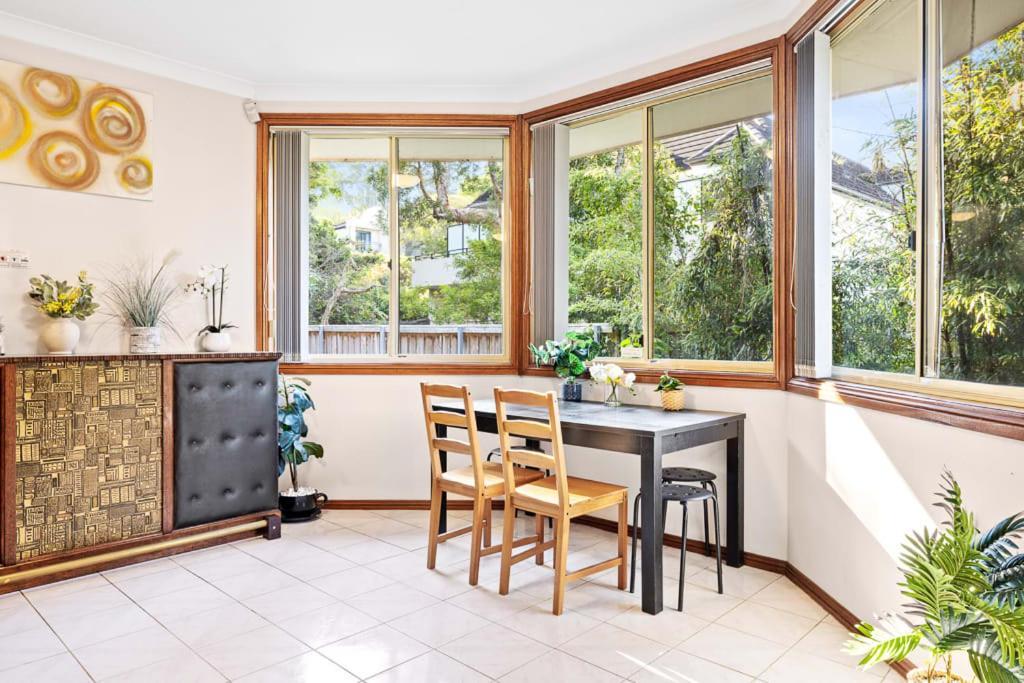 Double In Gordon Near Train & Bus Sleeps 1