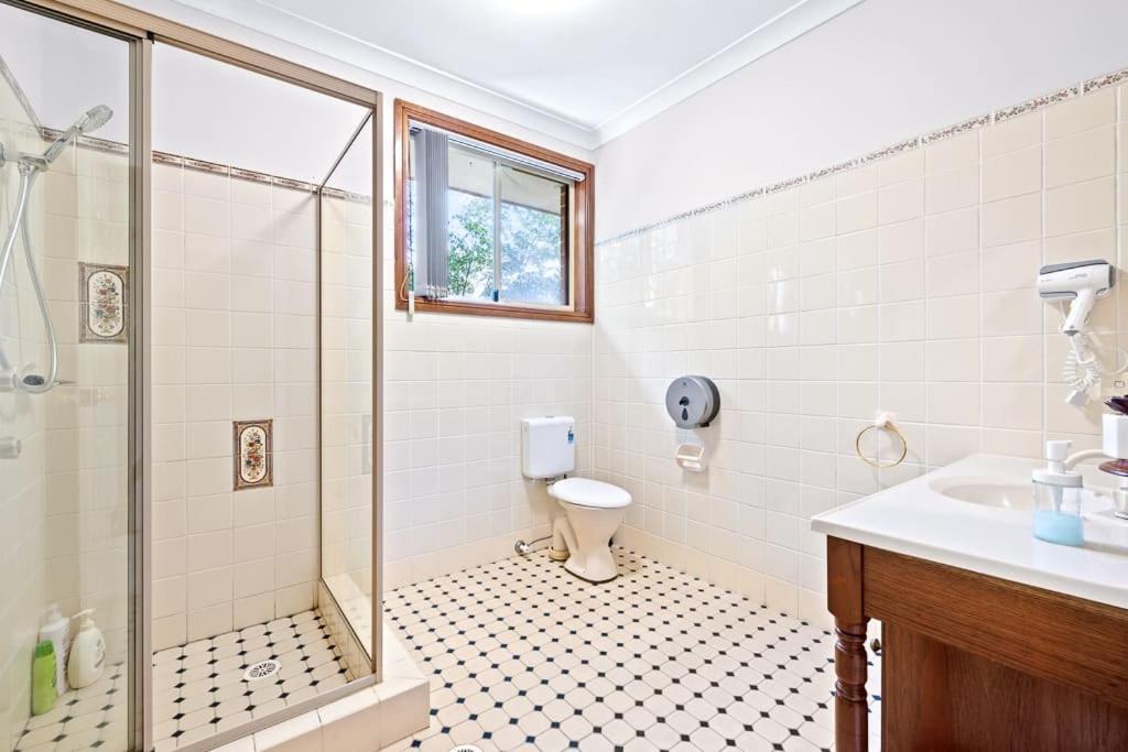 Double In Gordon Near Train & Bus Sleeps 1 Holiday home