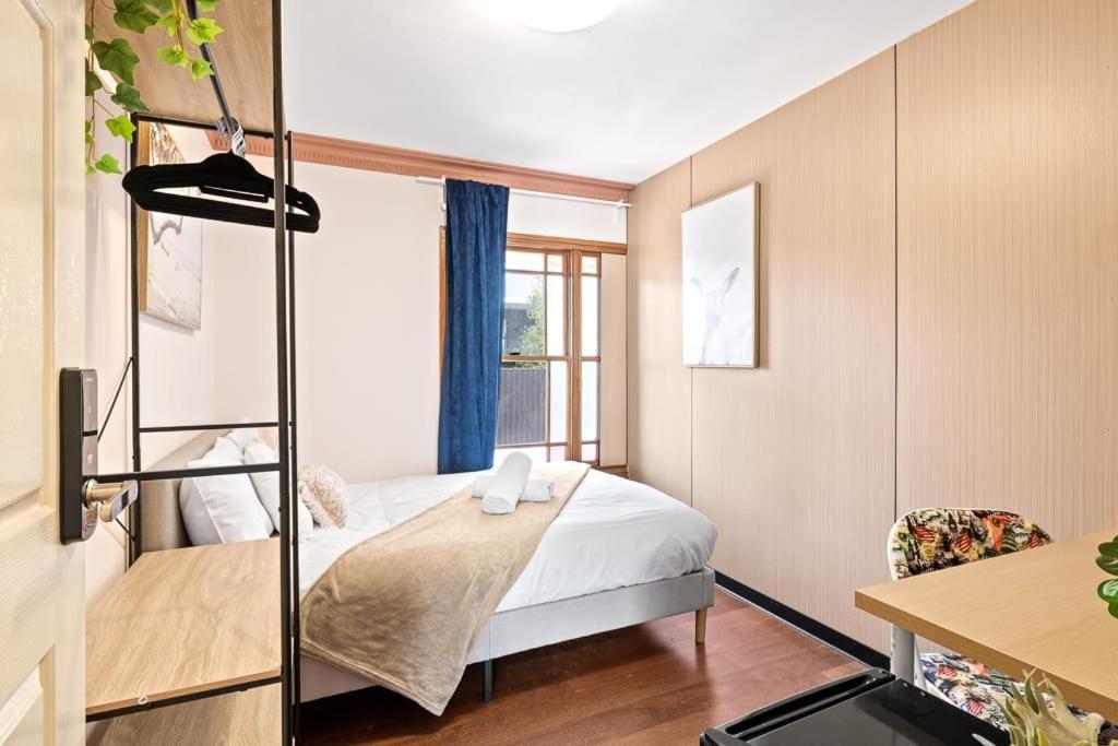 Double In Gordon Near Train & Bus Sleeps 1 Holiday home Pymble